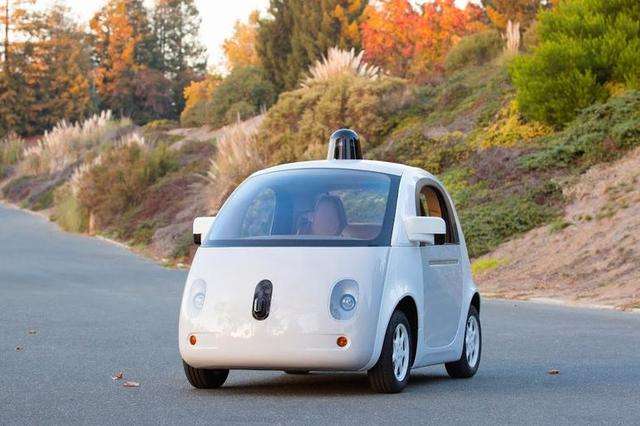 無人駕駛、智慧停車、無線充電將組智慧交通“鐵三角”